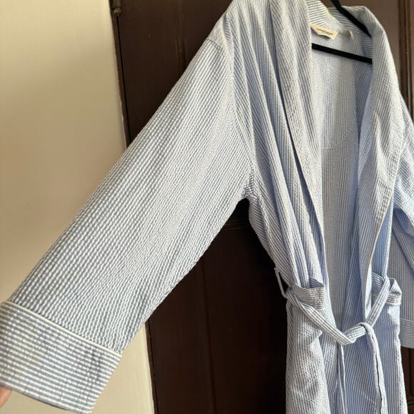 VERMONT COUNTRY STORE | Cotton Seersucker Classic Robe | Medium - Picture 3 of 6